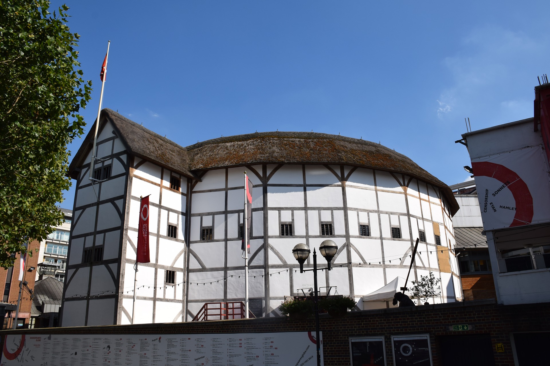 Shakespeare-globe-theatre-london-UK